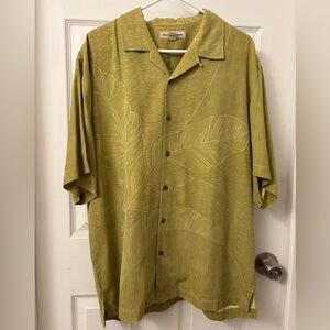Tommy Bahama Men’s 100% Silk Button Up Collared Shirt size Large Banana Leaf